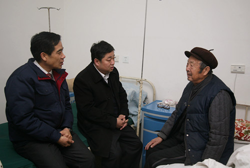 公司節(jié)前開(kāi)展訪貧問(wèn)苦送溫暖活動(dòng)