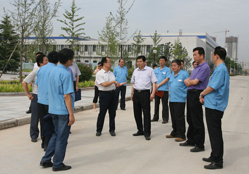 李德鎖董事長到?jīng)芪脊I(yè)園現(xiàn)場檢查園區(qū)運(yùn)行情況