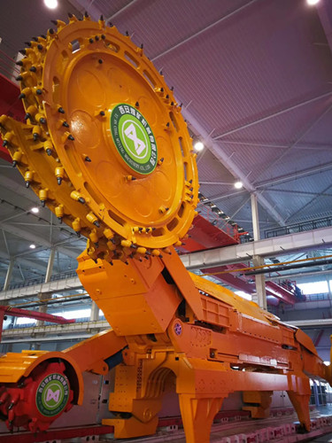 瞄準(zhǔn)國(guó)際先進(jìn)   制造精品機(jī)械  公司彎道超車(chē)加速度